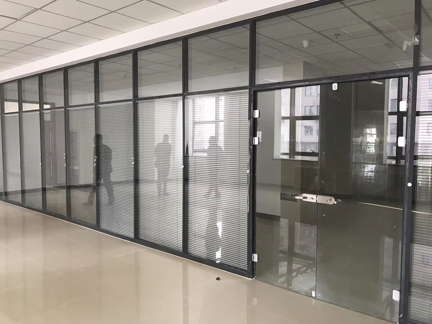 松原市氟碳喷涂电动门 - 方案